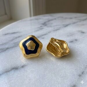 Vintage clip on earrings black and gold flower